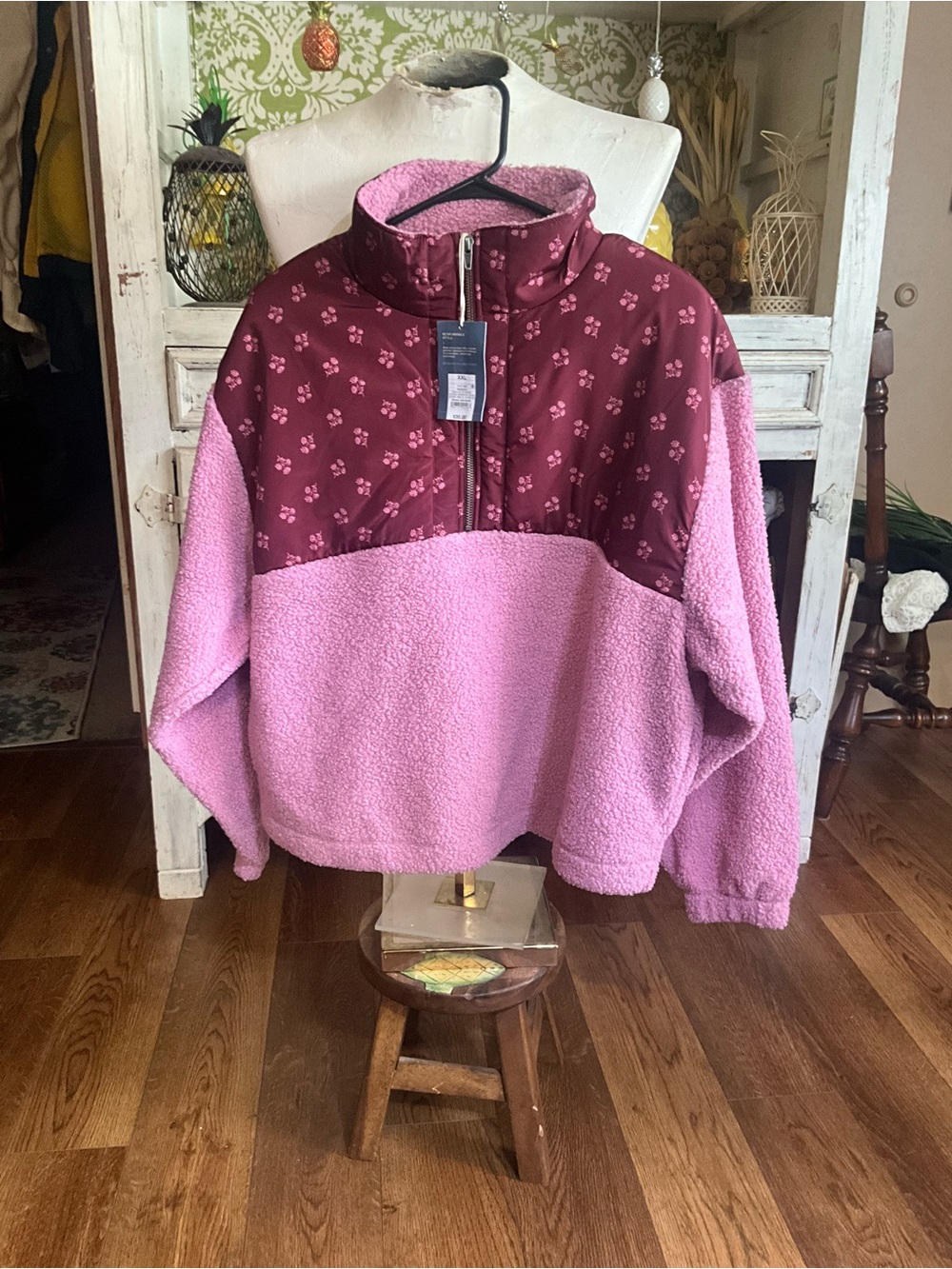 NWT universal thread size medium fleece 1/4 zip pullover